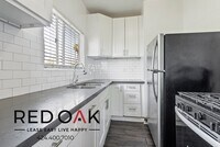 Building Photo - 250 Loma Dr