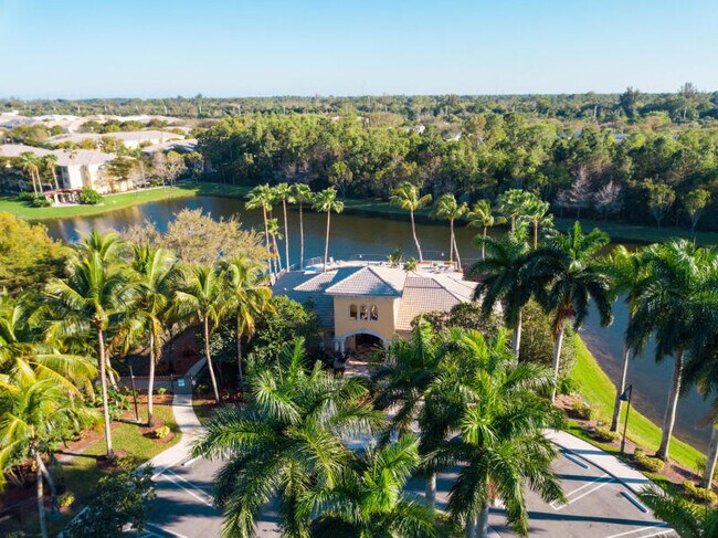 Building Photo - 1400 Crestwood Ct S