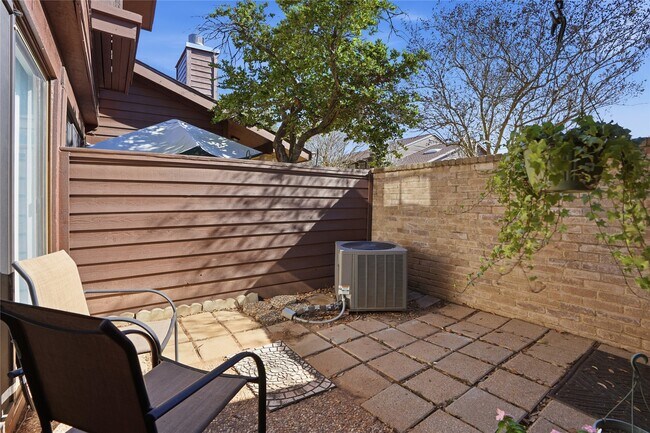 Building Photo - 2611 Grants Lake Blvd