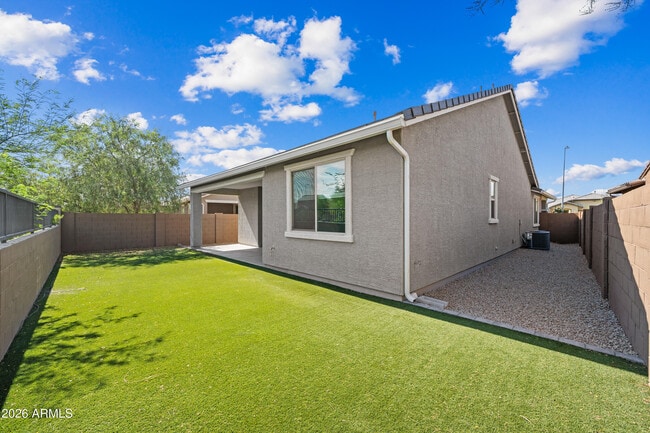 Building Photo - 8911 W Solano Dr