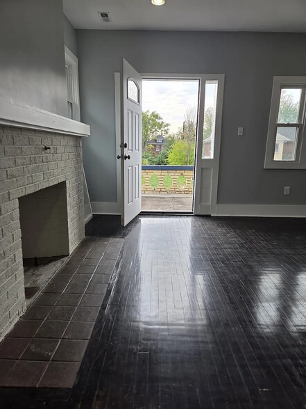 Building Photo - 2030 Hazelwood St