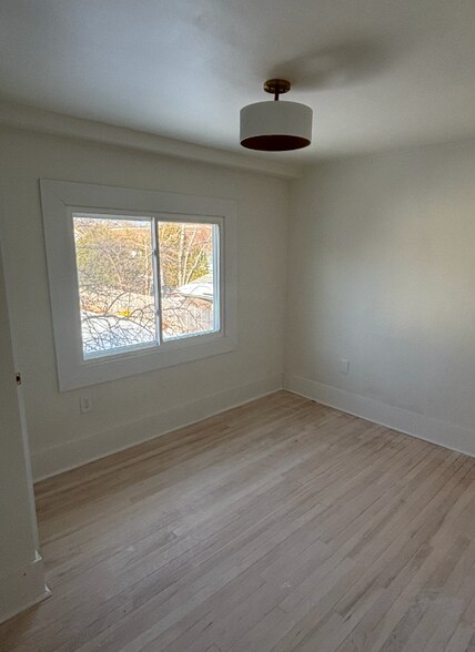 Building Photo - 1028 E Meadow Pl