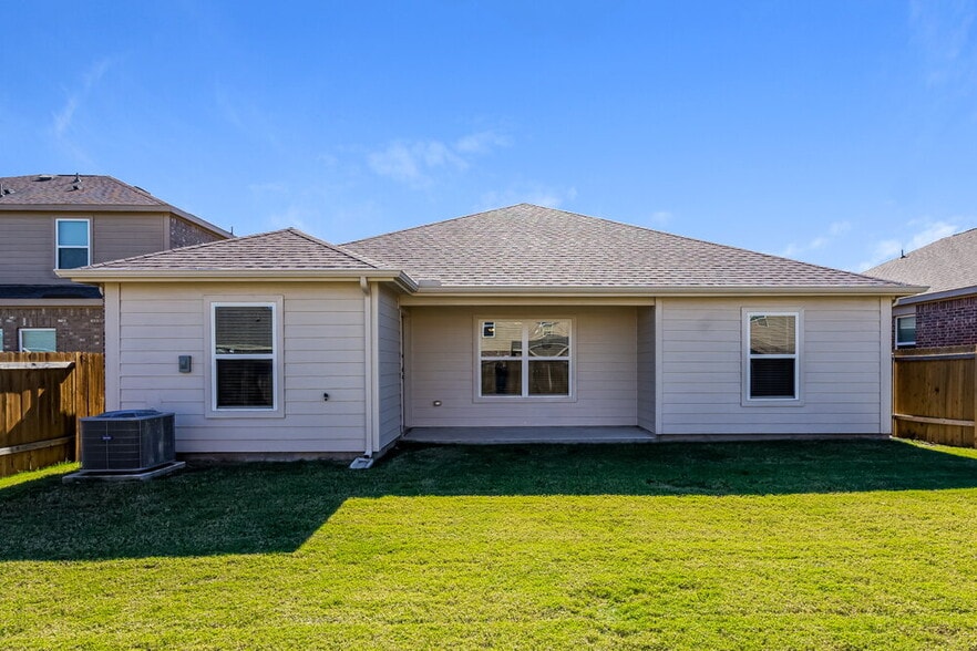 Building Photo - 157 Aaron St