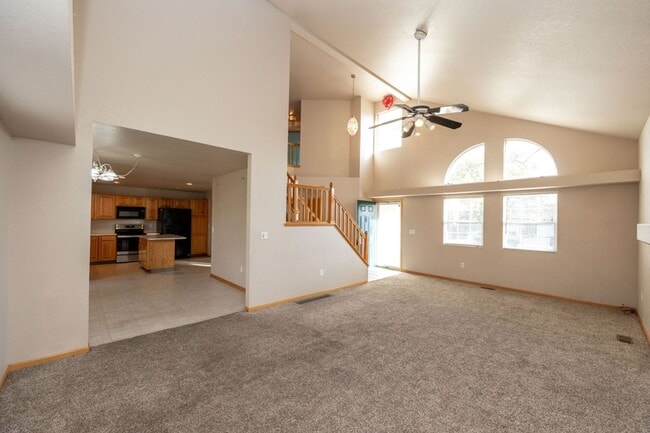 Building Photo - 3 bed, 2.5 bath Home in English Ranch Neighborhood