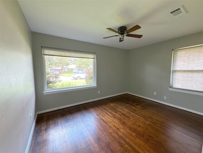 Building Photo - 4709 Lido Ln