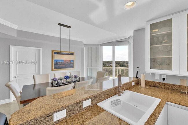 Building Photo - 21050 Point Pl