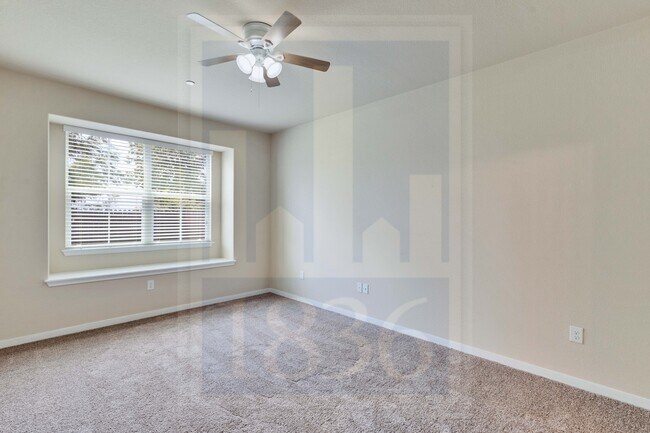 Building Photo - 2880 Donnell Dr