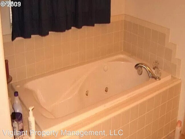 Building Photo - 4 br, 3 bath House - 1318 NE 104th Ave