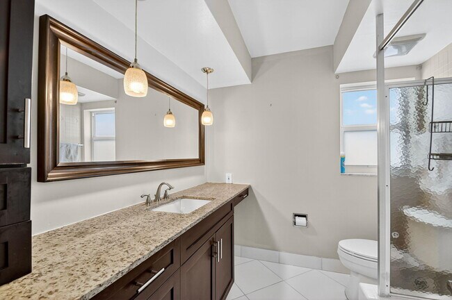 Building Photo - 113 Park Ln E