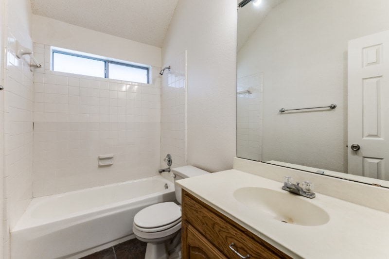 Building Photo - 917 Haverstraw Pl