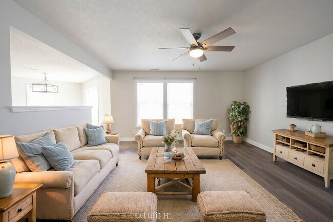 Building Photo - "Charming 3-Bedroom Home with 2.5 Baths and 2,125 Sq Ft in Greenfield, IN!"