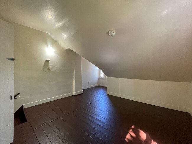 Building Photo - Spacious 3 Bedroom home FOR RENT in Bridge...