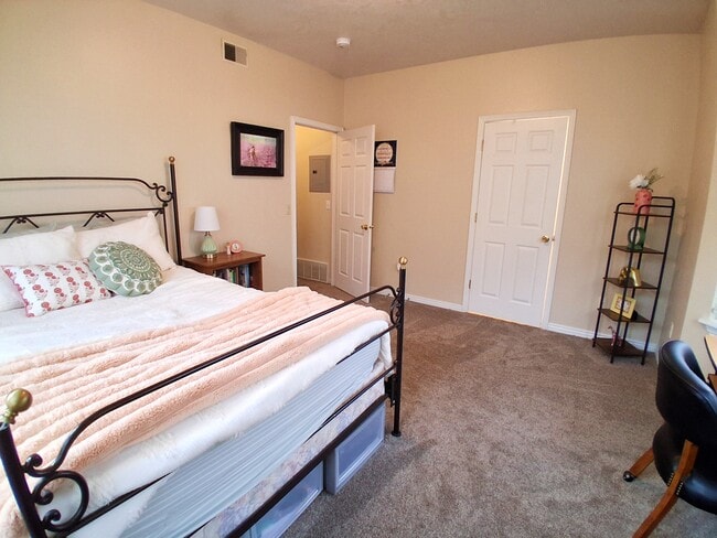 Building Photo - 504 N Seven Peaks Blvd