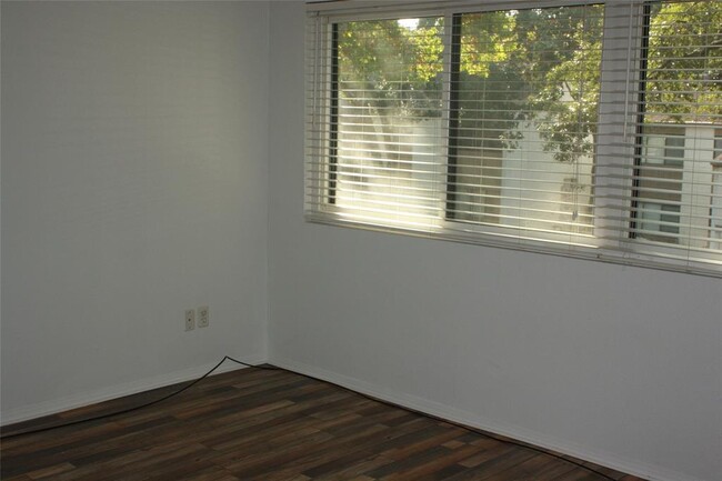 Building Photo - 12100 Melville Dr