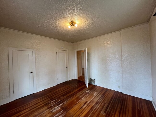 Building Photo - Charming Home On South Hill