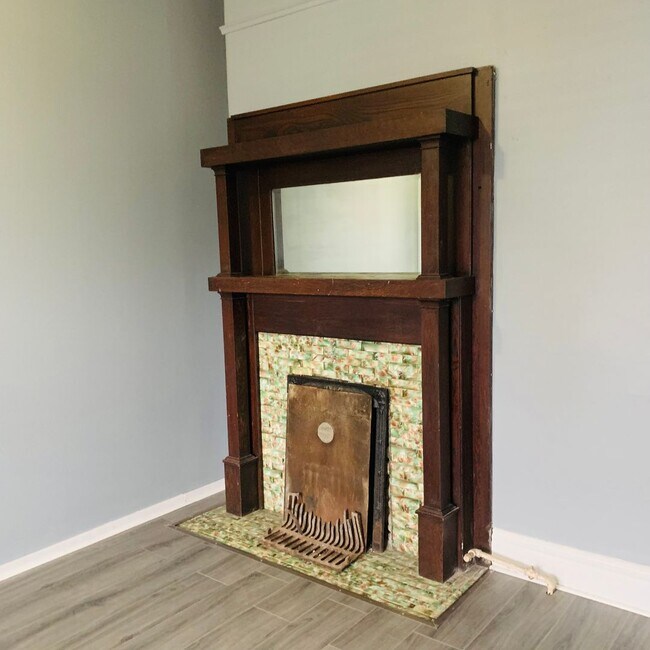 Building Photo - Beautifully Updated 2 Bedroom, 1 Bathroom Home