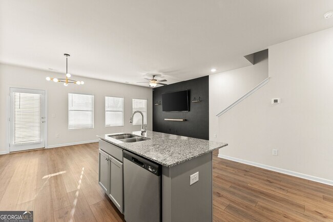Building Photo - 76 Regent Pk