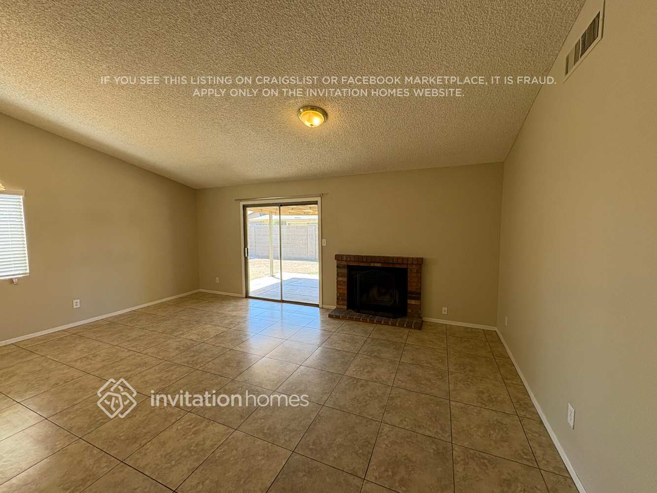 Building Photo - 8027 W Glenrosa Ave