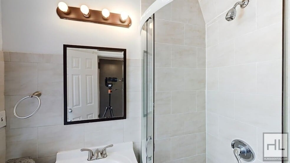 Building Photo - Crown Heights 1-Bed 1-Bath