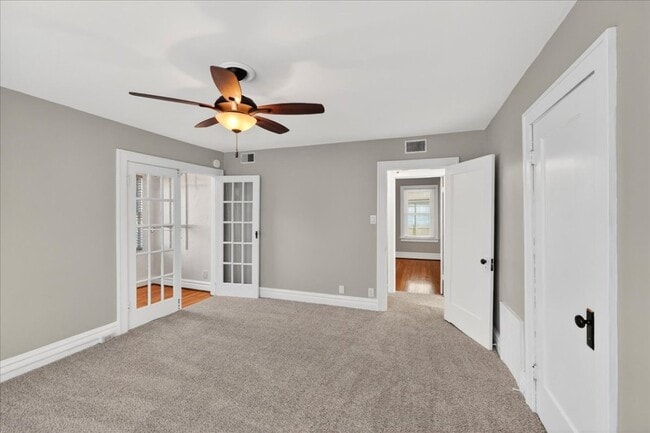 Building Photo - 1420 Bredell Ave