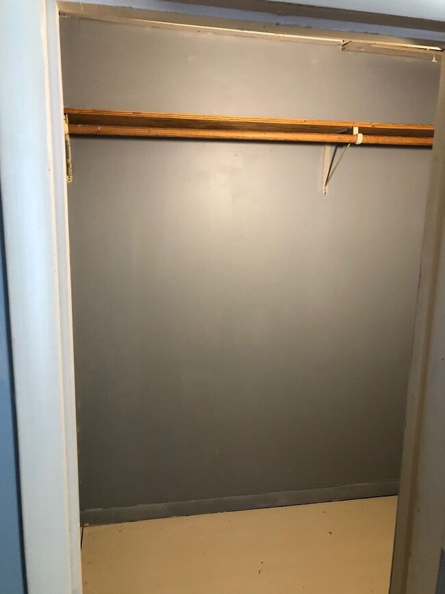 Building Photo - $595 - 1 bed 1 bath - Single Family Home