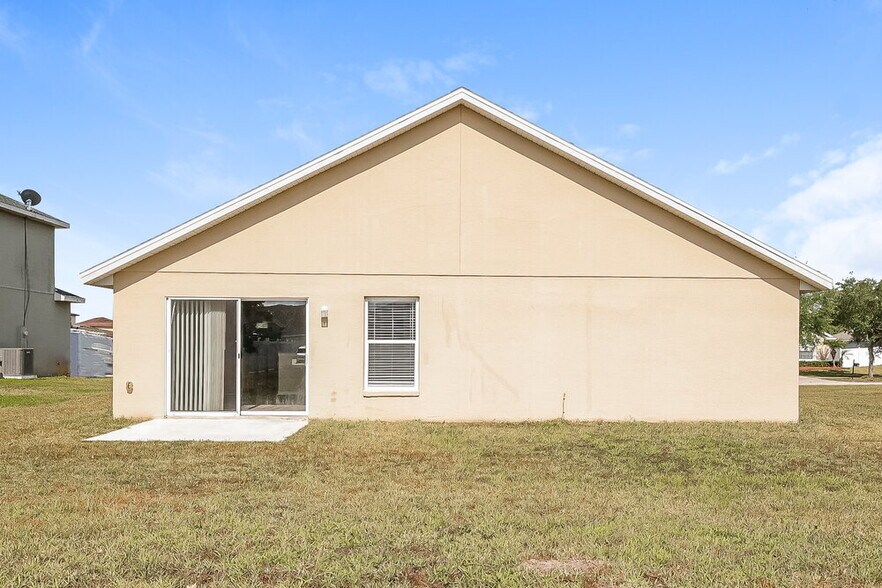 Building Photo - 2628 Sunningdale Dr