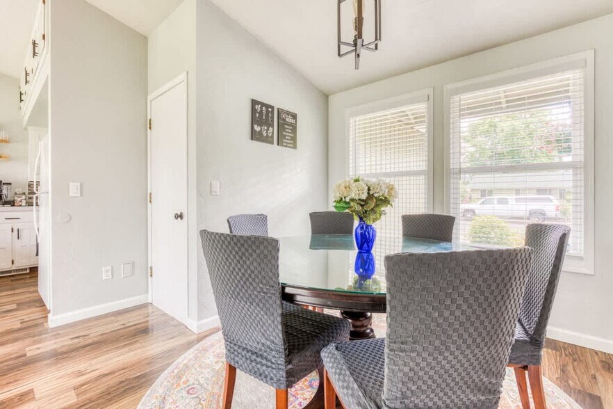 Building Photo - 353 Brightwood Ct