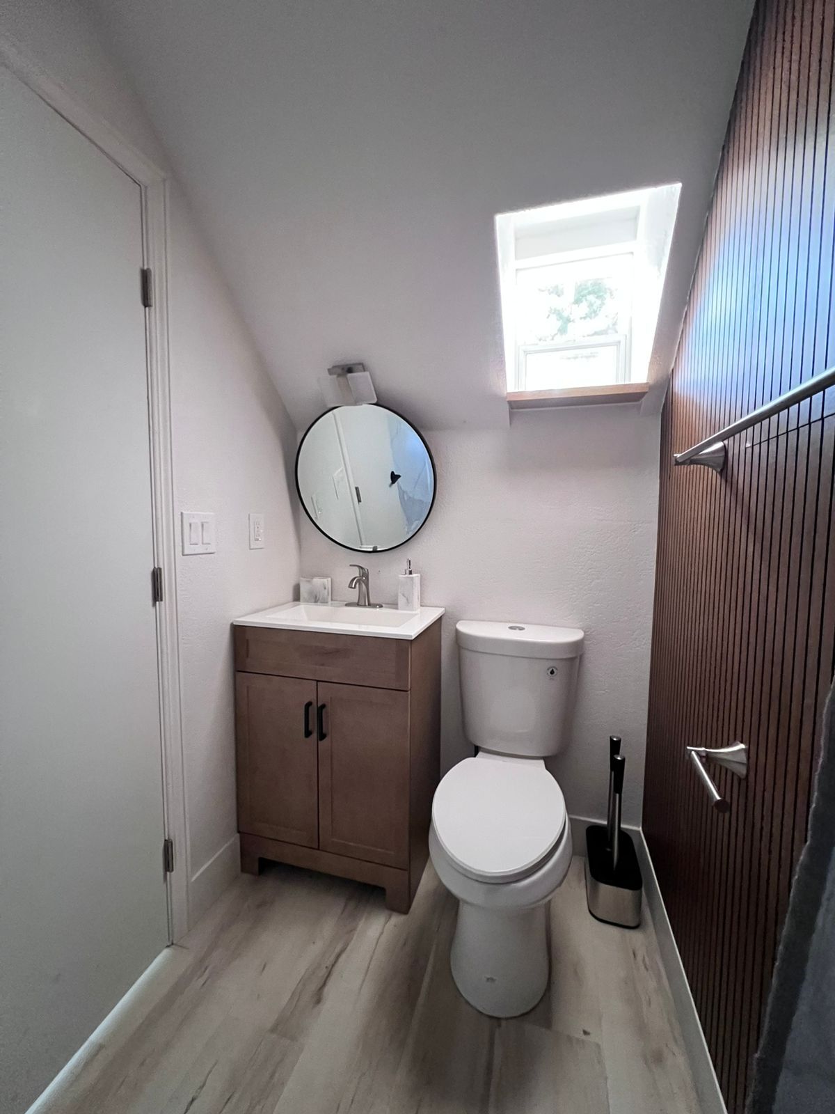 Building Photo - 496 Carr Ave