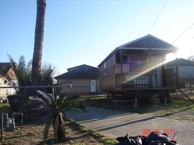 Building Photo - 3113 E Ash St