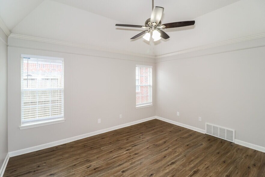 Building Photo - 10095 Cross Hill Dr