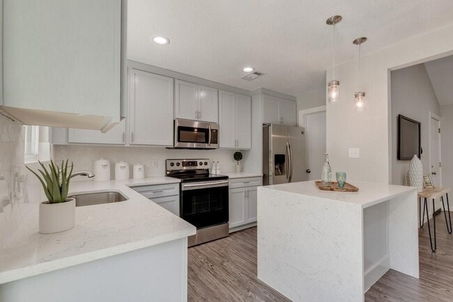 Building Photo - 1512 Luray Dr