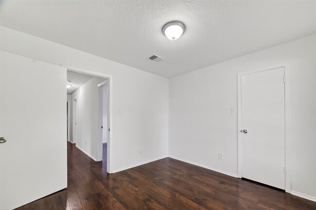 Building Photo - 1122 Woodbridge Ave