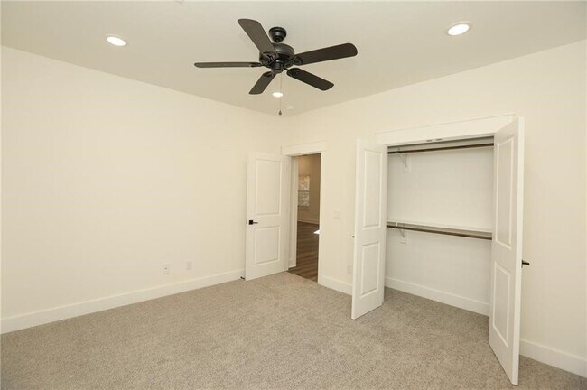 Building Photo - 12 Celtic Dr