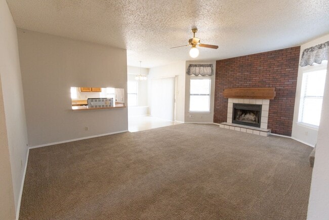 Building Photo - GREAT 2-STORY FLOOR PLAN W/COUNTRY STYLE FRONT PORCH*MASTER BEDROOM DOWN*1.5 CAR GARAGE*SPACIOUS ...