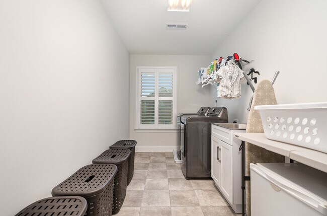 Building Photo - 6006 Tanoak Ct