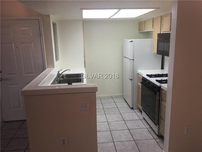 Building Photo - 1908 Tierra Vista Dr