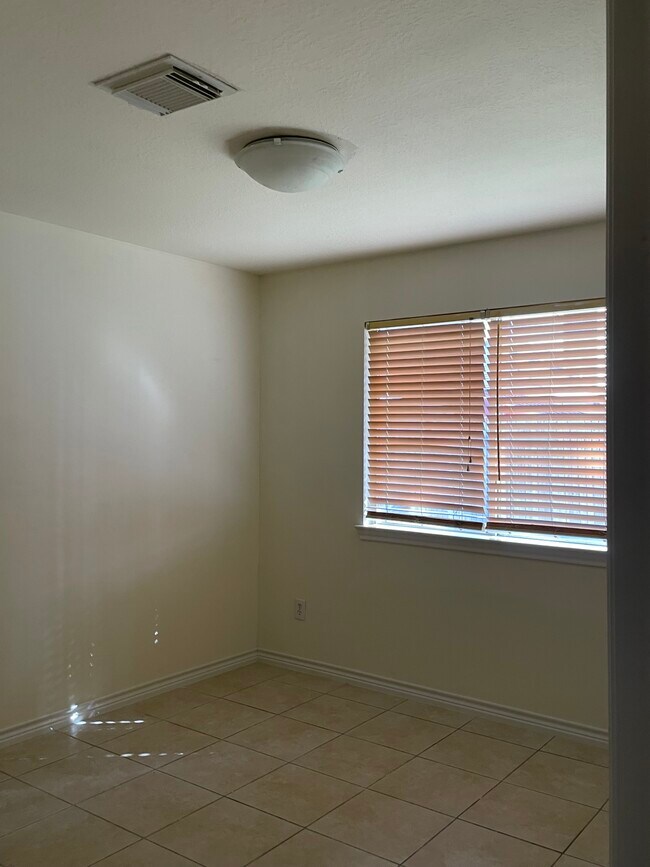Building Photo - 17235 Glenpatti Dr