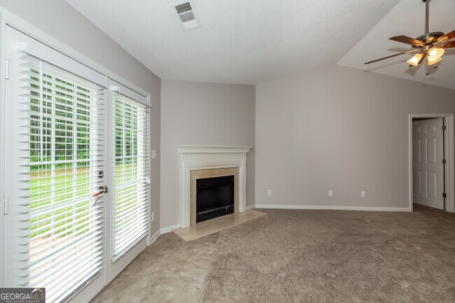 Building Photo - 70 Savoy Park Dr