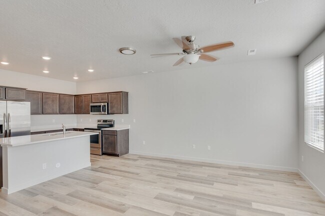 Building Photo - Start your new year in this Gorgeous, Brand new 3 bedroom townhome available today!