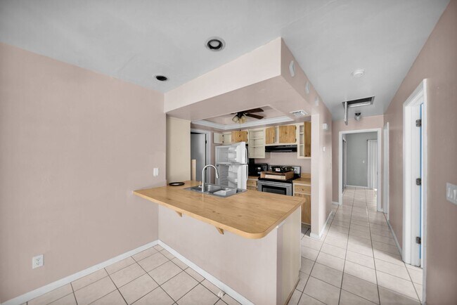 Building Photo - 517 SE 23rd Pl