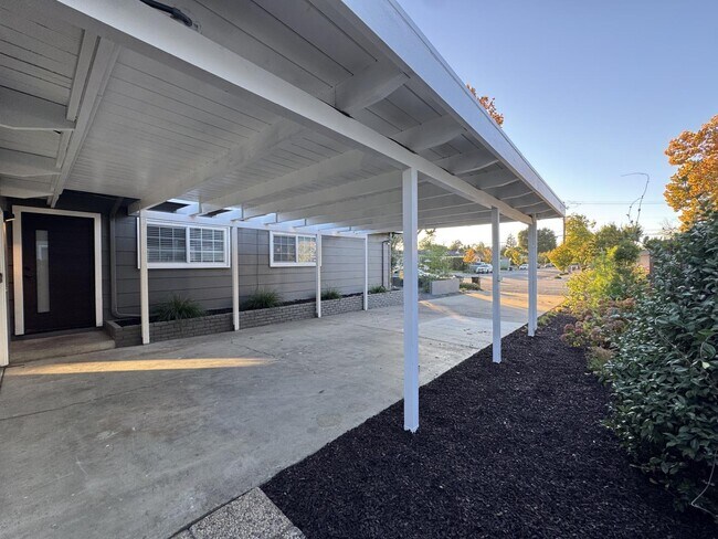 Building Photo - 864 S Bernardo Ave