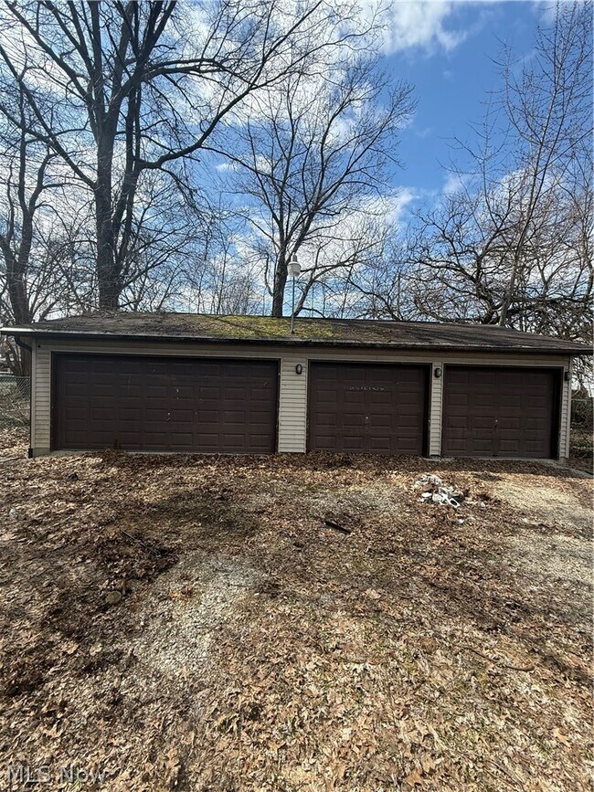 Building Photo - 662 Sumner St