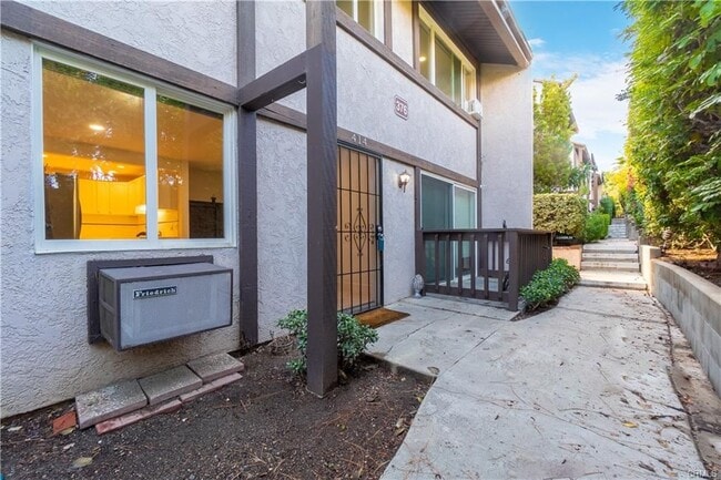 Building Photo - 376 Miraleste Dr