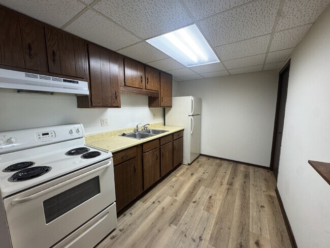 Building Photo - 2406 Marquette Rd