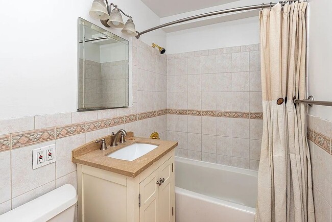 Building Photo - Newly Renovated 1 Bedroom 1 Bathroom  Avai...