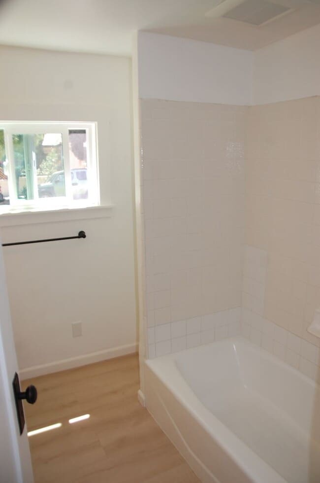 Building Photo - Renovated Two Bedroom House