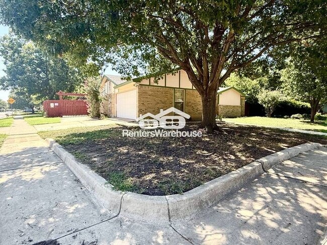 Building Photo - 3-Bedroom, 2-Bath Home on a Spacious Corne...