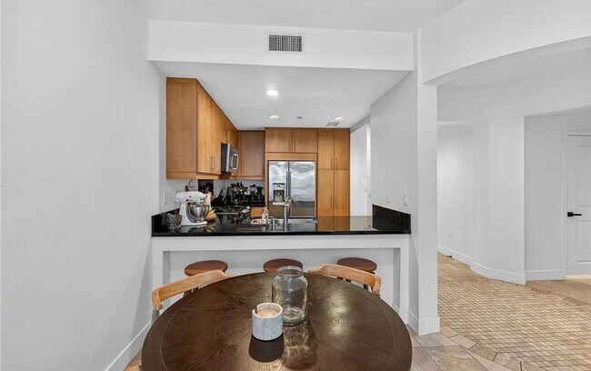 Building Photo - **150 The Promenade N #415 Long Beach** Upstairs Spacious 2 bedroom 2 bath !!2 weeks free OAC!!