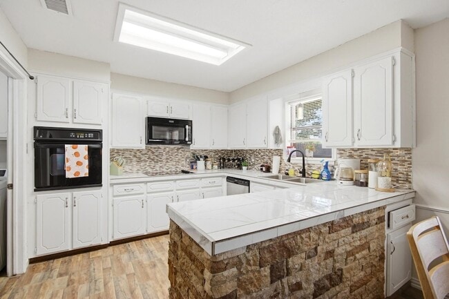 Building Photo - 2842 Rex Allen Dr