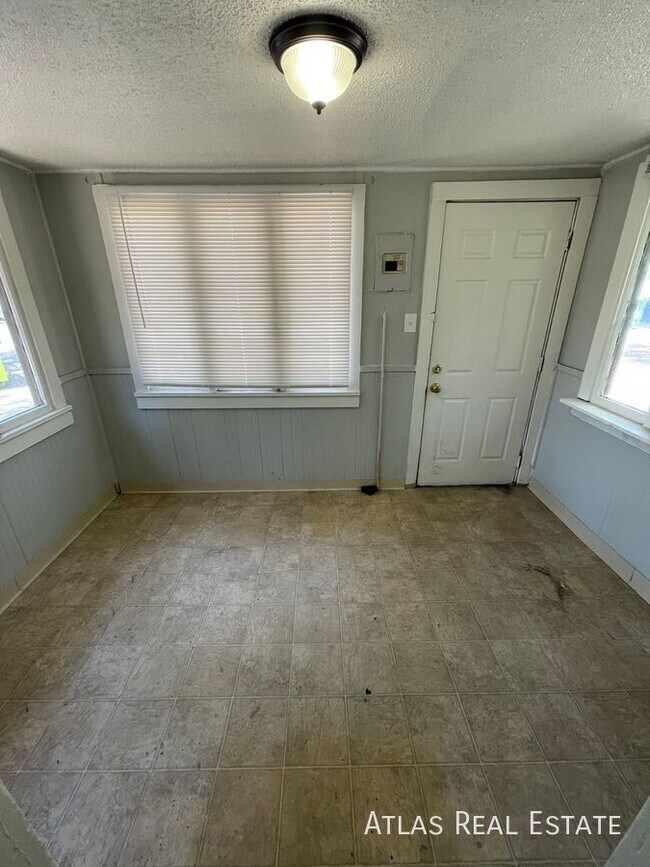 Building Photo - 616 N Weber St